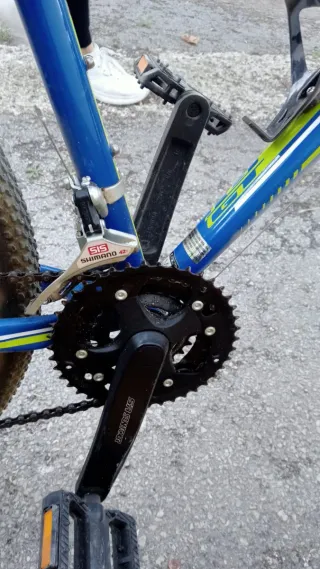 Bicicleta GT Azul y Verde