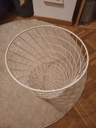 Mesa de almacenaje KVISTBRO IKEA blanca con cojín