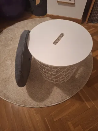 Mesa de almacenaje KVISTBRO IKEA blanca con cojín