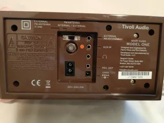 Radio Tivoli Audio Modelo One Marrón