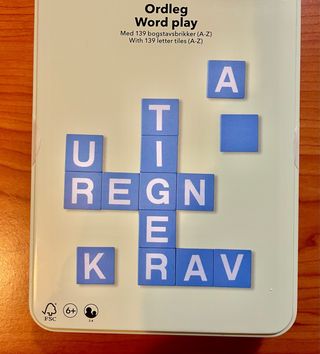 Gioco da tavolo stile Bananagrams