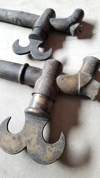 Grifos antiguos de cobre