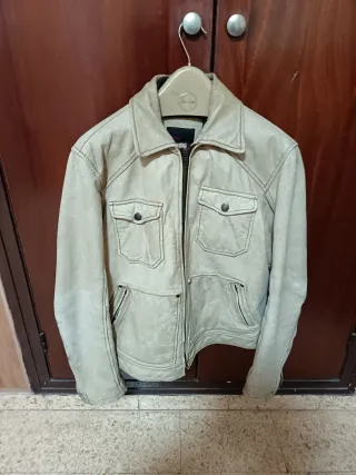 Cazadora de piel beige