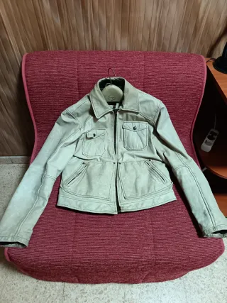 Cazadora de piel beige