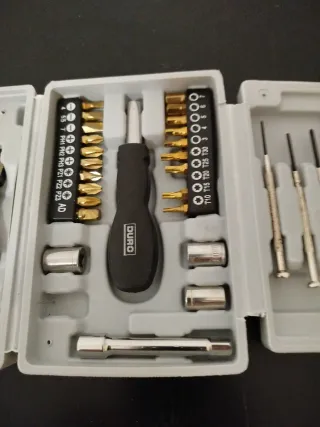 Caja herramientas Duro con puntas y alicates