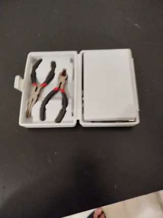 Caja herramientas Duro con puntas y alicates