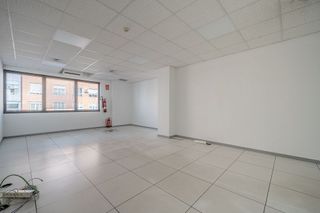 Nave industrial en venta en San Fermín en Madrid