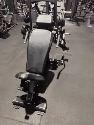 Máquina pectoral gym