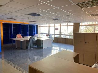 Oficina en alquiler en Os Mallos - San Cristóbal en Coruña (A)