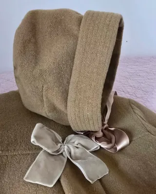 Abrigo lana niña FOQUE con capota a juego. Talla 8