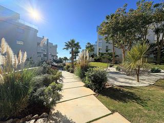 Piso en venta en El Faro de Calaburra - Chaparral en Mijas