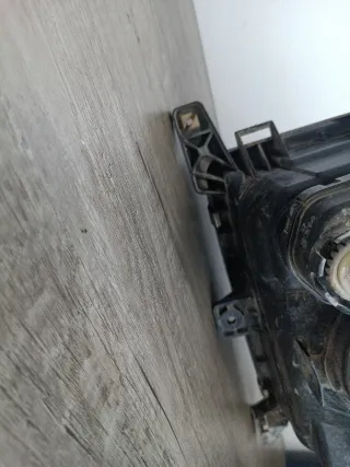 Faro Izquierdo Mitsubishi Montero