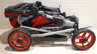 Carrito de bebé para muñecas rojo Cotxet ninos