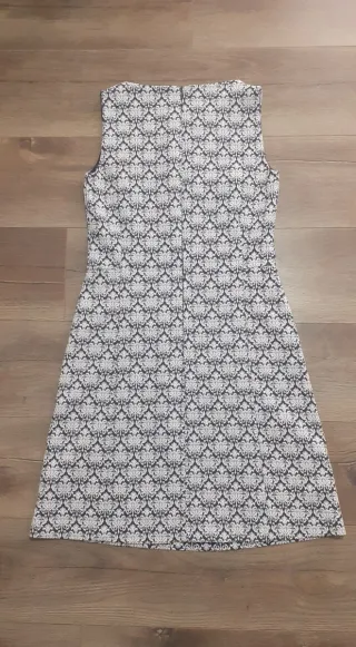 Vestido bordado blanco y azul marino