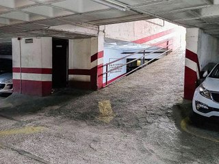 Garaje en venta en Centre en Hospitalet de Llobregat, L´