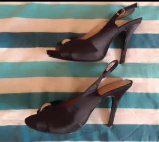 Zapatos y bolso de fiesta negros