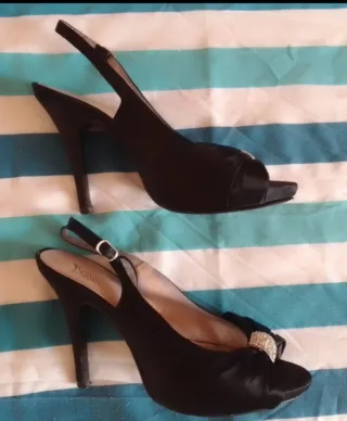 Zapatos y bolso de fiesta negros