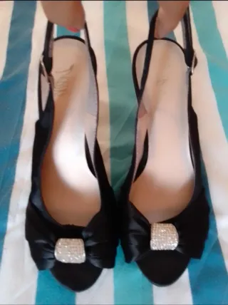 Zapatos y bolso de fiesta negros