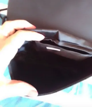 Zapatos y bolso de fiesta negros