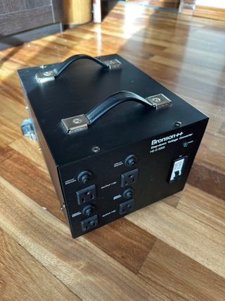 Transformador 230V a 110V 5000W Bronson HE-D