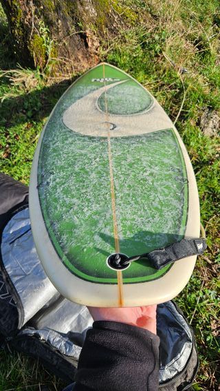 Tabla de surf Full & Cas, Surfboard