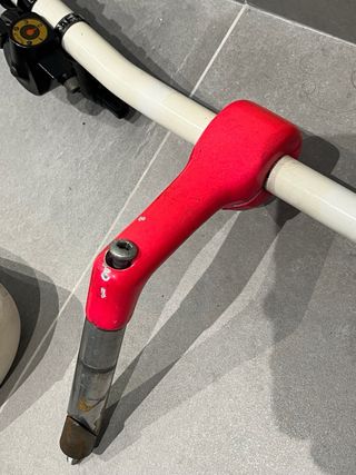 Lote piezas bicicleta: sillín, pedales, manillar