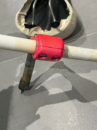 Lote piezas bicicleta: sillín, pedales, manillar