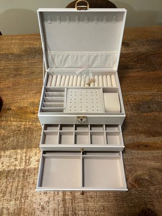 Joyero blanco grande con detalles dorados