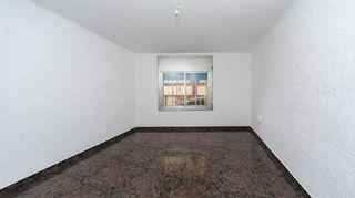 Piso en venta en Fondo en Santa Coloma de Gramanet