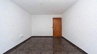 Piso en venta en Fondo en Santa Coloma de Gramanet