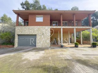 Chalet en venta en Vallirana