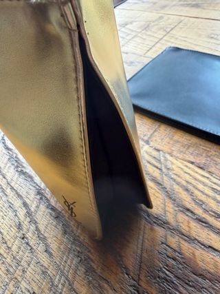 2 neceseres YSL Beauté negro y dorado