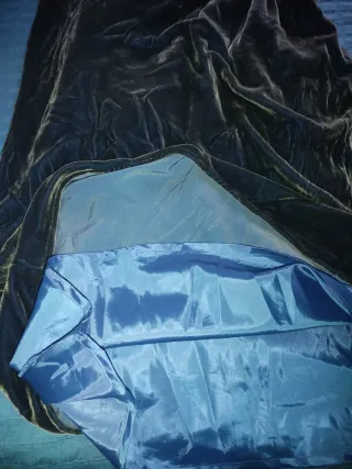 Vestido largo gris aterciopelado