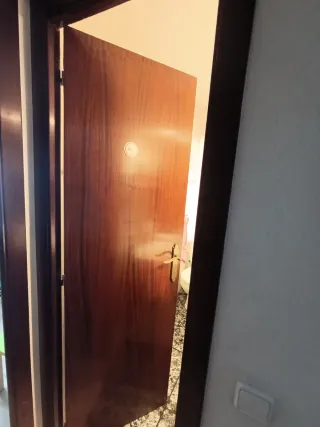 Puerta Madera Oscura WC Lavabo. Puerta vintage.