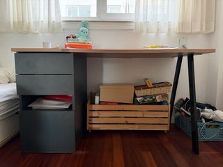 Mesa escritorio de estudio. Precio original 199€