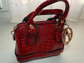 Llavero bolso rojo polipiel cocodrilo con candado