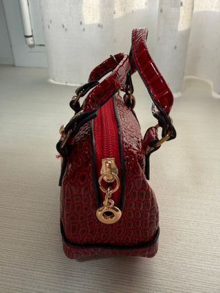 Llavero bolso rojo polipiel cocodrilo con candado