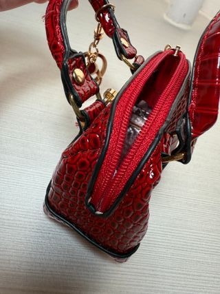 Llavero bolso rojo polipiel cocodrilo con candado