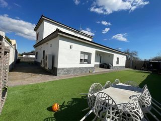 Chalet en venta en Montequinto en Dos Hermanas