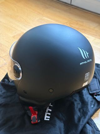 Casco MT HELMETS Negro con Visera