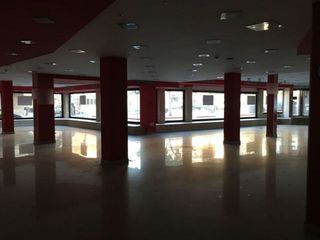 Local comercial en venta en Nueva Andalucía en Almería