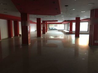 Local comercial en venta en Nueva Andalucía en Almería