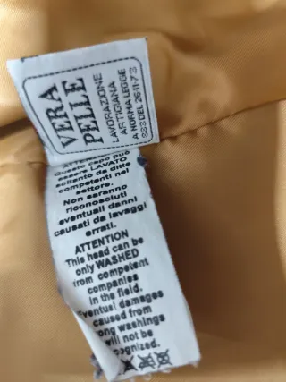 Chaqueta corta de piel