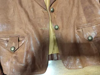 Chaqueta corta de piel