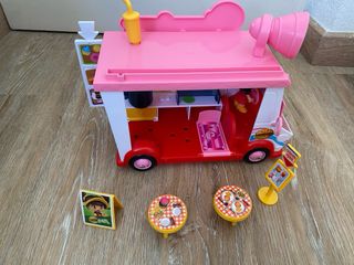 Casa de muñecas con accesorios