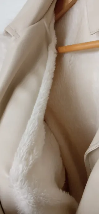 Cazadora pelo sintético beige