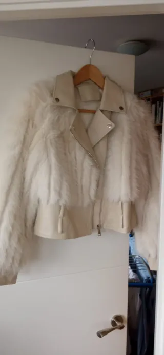 Cazadora pelo sintético beige