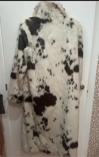 Abrigo largo Zara pelo estampado