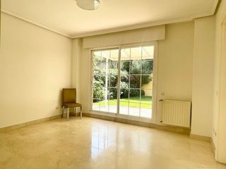 Casa pareada en alquiler en Piovera - Conde Orgaz en Madrid