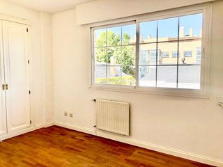 Casa pareada en alquiler en Piovera - Conde Orgaz en Madrid